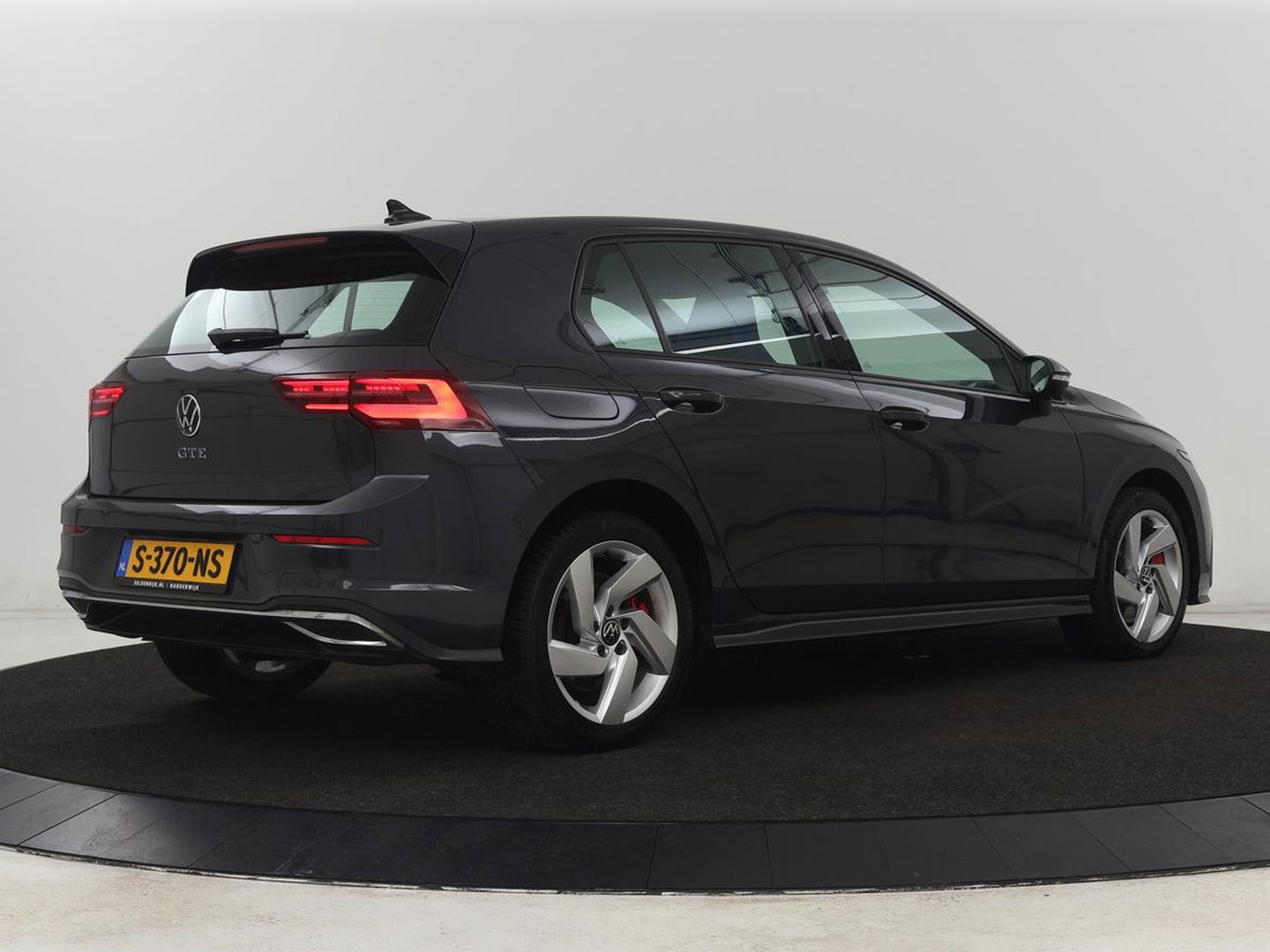 Volkswagen Golf 1.4 eHybrid GTE | Adaptive cruise | Camera | Park Assist | Carplay | Navigatie | Sfeerverlichting | LED Plus | Sportstoelen | Climate control | PHEV | Plug In