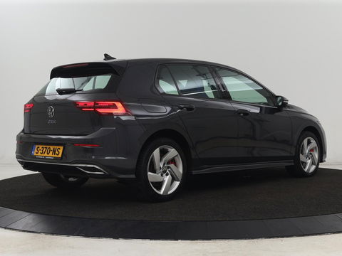 Volkswagen Golf 1.4 eHybrid GTE | Adaptive cruise | Camera | Park Assist | Carplay | Navigatie | Sfeerverlichting | LED Plus | Sportstoelen | Climate control | PHEV | Plug In