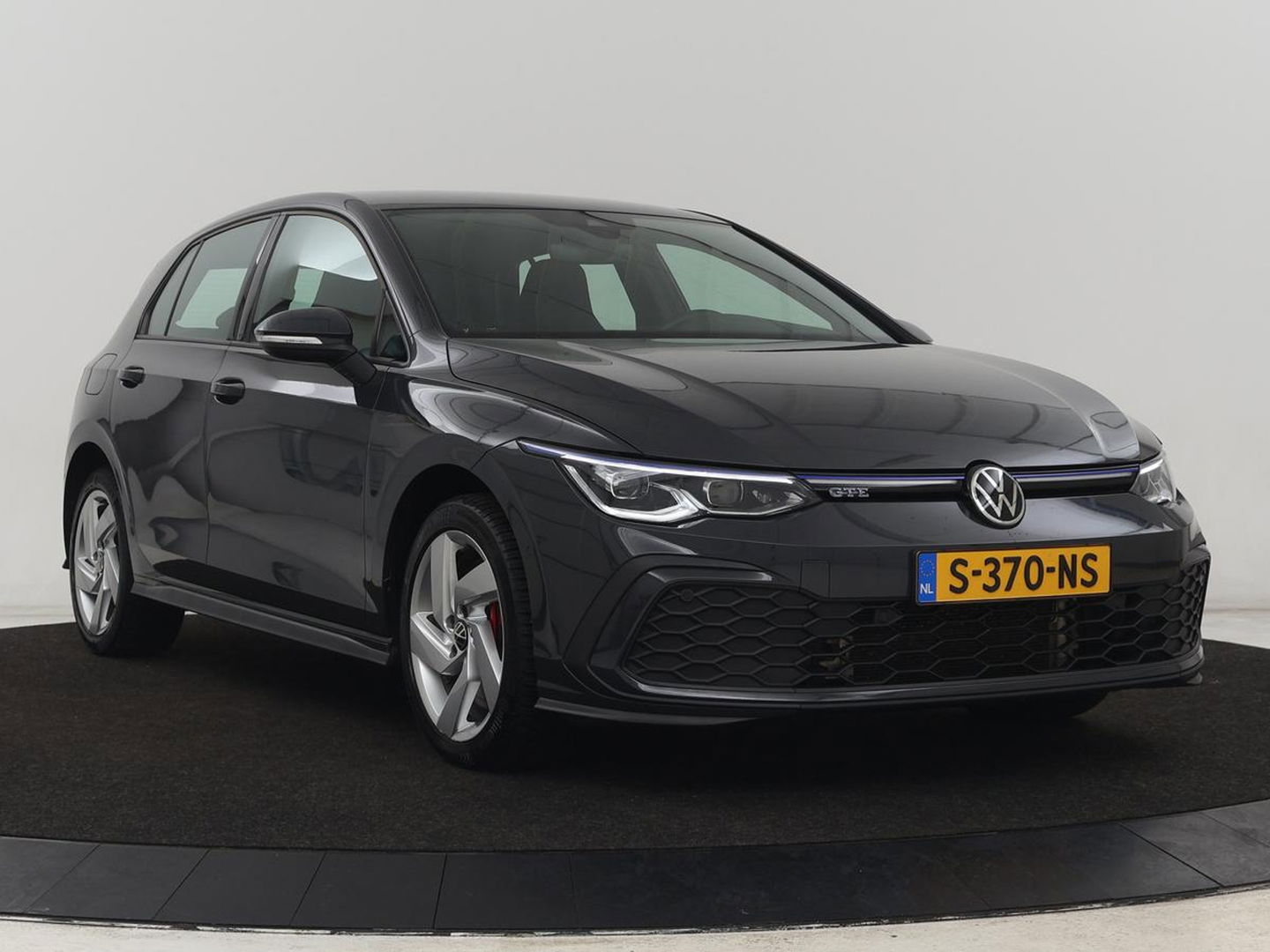 Volkswagen Golf 1.4 eHybrid GTE | Adaptive cruise | Camera | Park Assist | Carplay | Navigatie | Sfeerverlichting | LED Plus | Sportstoelen | Climate control | PHEV | Plug In
