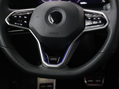 Volkswagen Golf 1.4 eHybrid GTE | Adaptive cruise | Camera | Park Assist | Carplay | Navigatie | Sfeerverlichting | LED Plus | Sportstoelen | Climate control | PHEV | Plug In