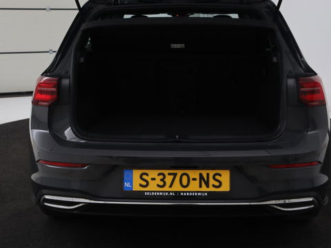 Volkswagen Golf 1.4 eHybrid GTE | Adaptive cruise | Camera | Park Assist | Carplay | Navigatie | Sfeerverlichting | LED Plus | Sportstoelen | Climate control | PHEV | Plug In