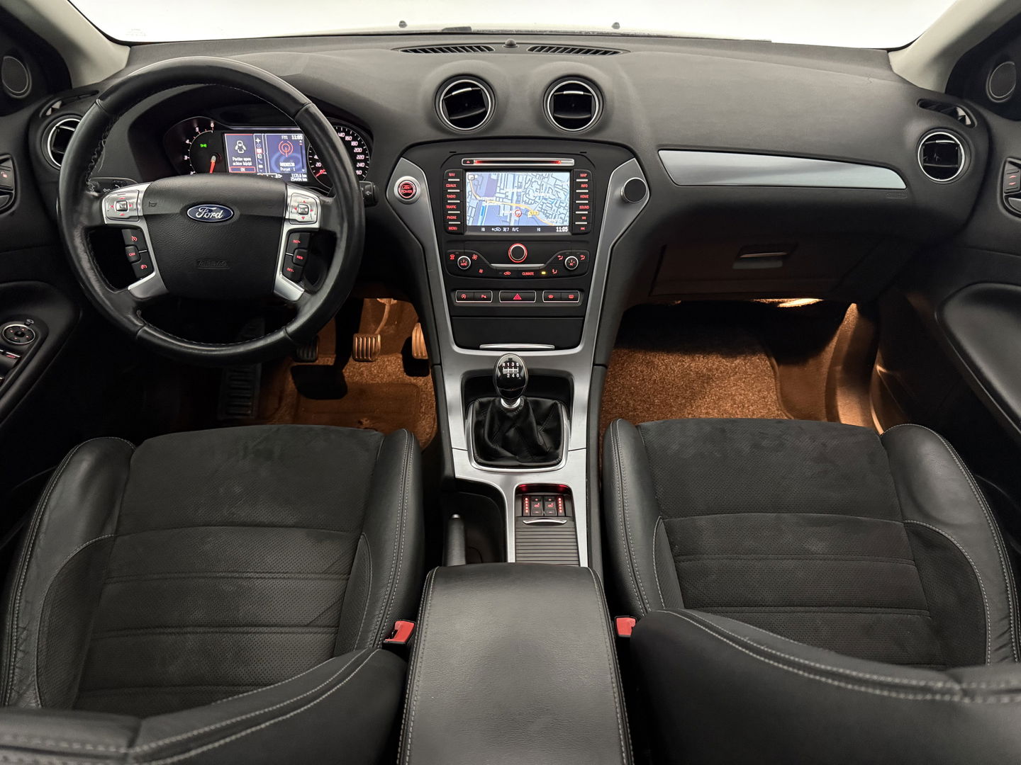 Ford Mondeo 1.6 TDCi ECOnetic | Pano | Clima | Trekh. | Cruise | Stoelverw. | Navi | Parkeersens. | Keyless | NAP