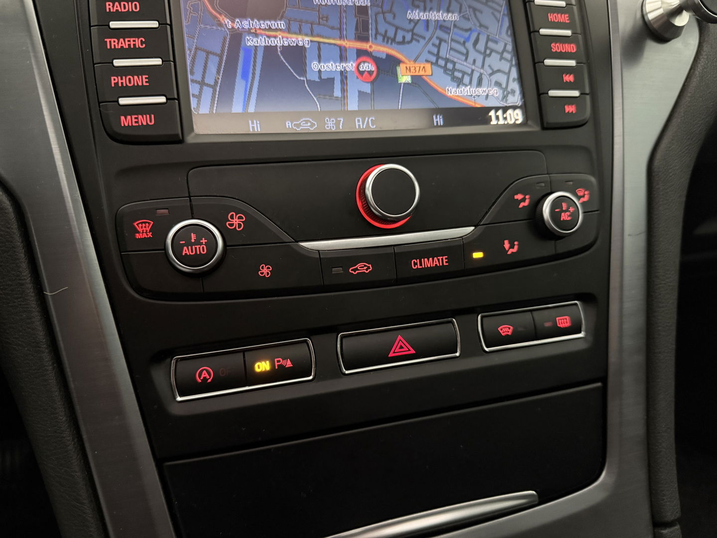 Ford Mondeo 1.6 TDCi ECOnetic | Pano | Clima | Trekh. | Cruise | Stoelverw. | Navi | Parkeersens. | Keyless | NAP