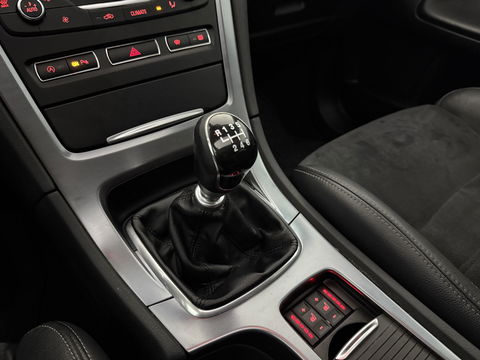 Ford Mondeo 1.6 TDCi ECOnetic | Pano | Clima | Trekh. | Cruise | Stoelverw. | Navi | Parkeersens. | Keyless | NAP