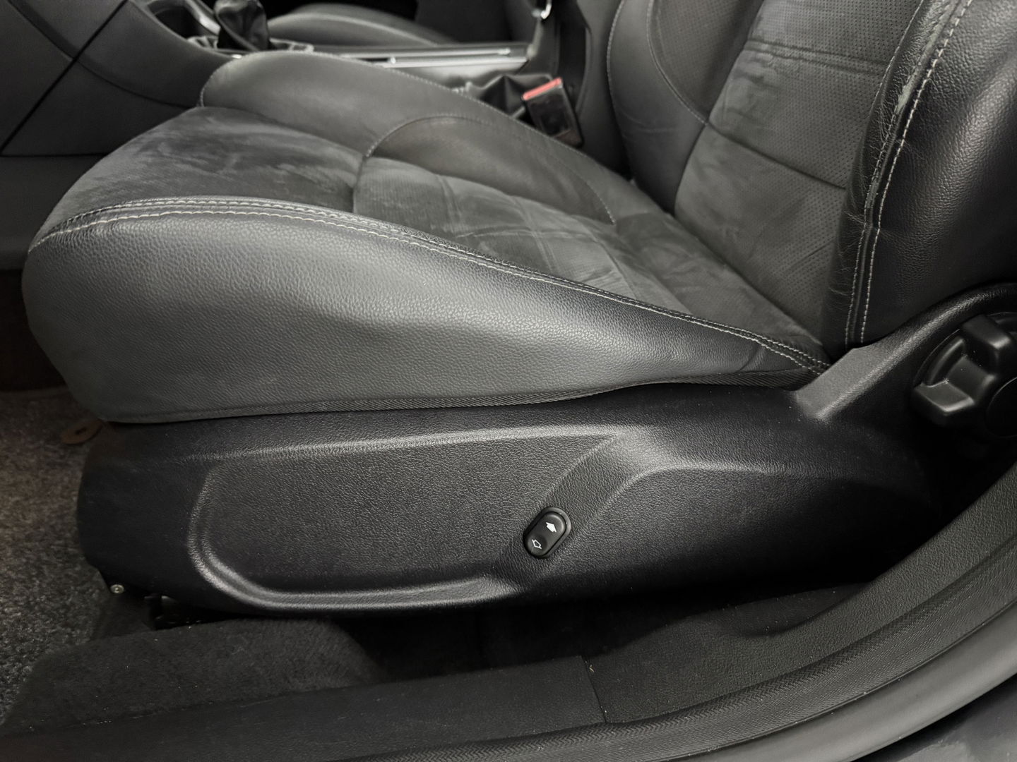 Ford Mondeo 1.6 TDCi ECOnetic | Pano | Clima | Trekh. | Cruise | Stoelverw. | Navi | Parkeersens. | Keyless | NAP