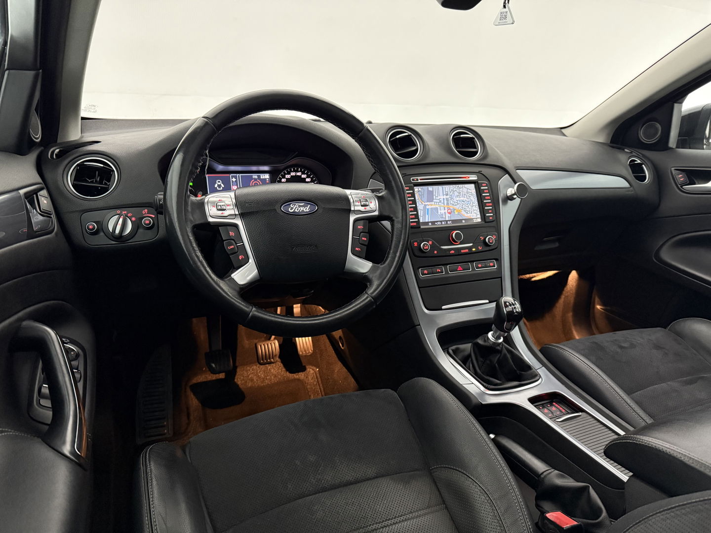 Ford Mondeo 1.6 TDCi ECOnetic | Pano | Clima | Trekh. | Cruise | Stoelverw. | Navi | Parkeersens. | Keyless | NAP