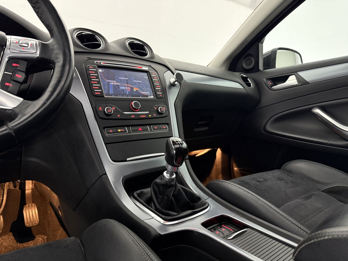 Ford Mondeo 1.6 TDCi ECOnetic | Pano | Clima | Trekh. | Cruise | Stoelverw. | Navi | Parkeersens. | Keyless | NAP