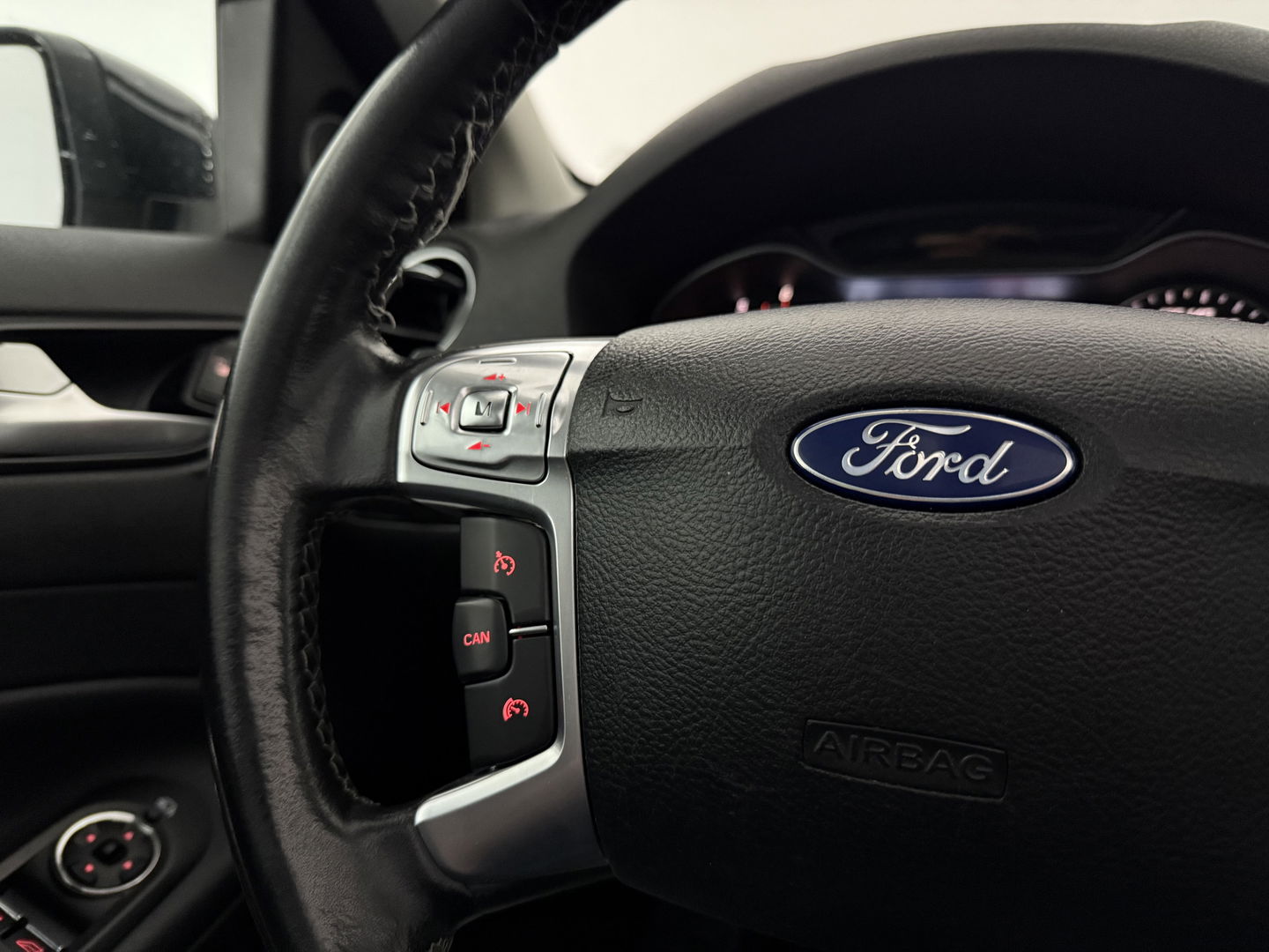 Ford Mondeo 1.6 TDCi ECOnetic | Pano | Clima | Trekh. | Cruise | Stoelverw. | Navi | Parkeersens. | Keyless | NAP