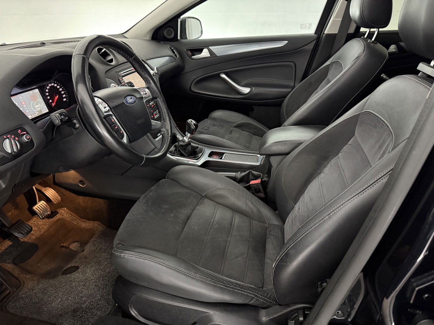 Ford Mondeo 1.6 TDCi ECOnetic | Pano | Clima | Trekh. | Cruise | Stoelverw. | Navi | Parkeersens. | Keyless | NAP