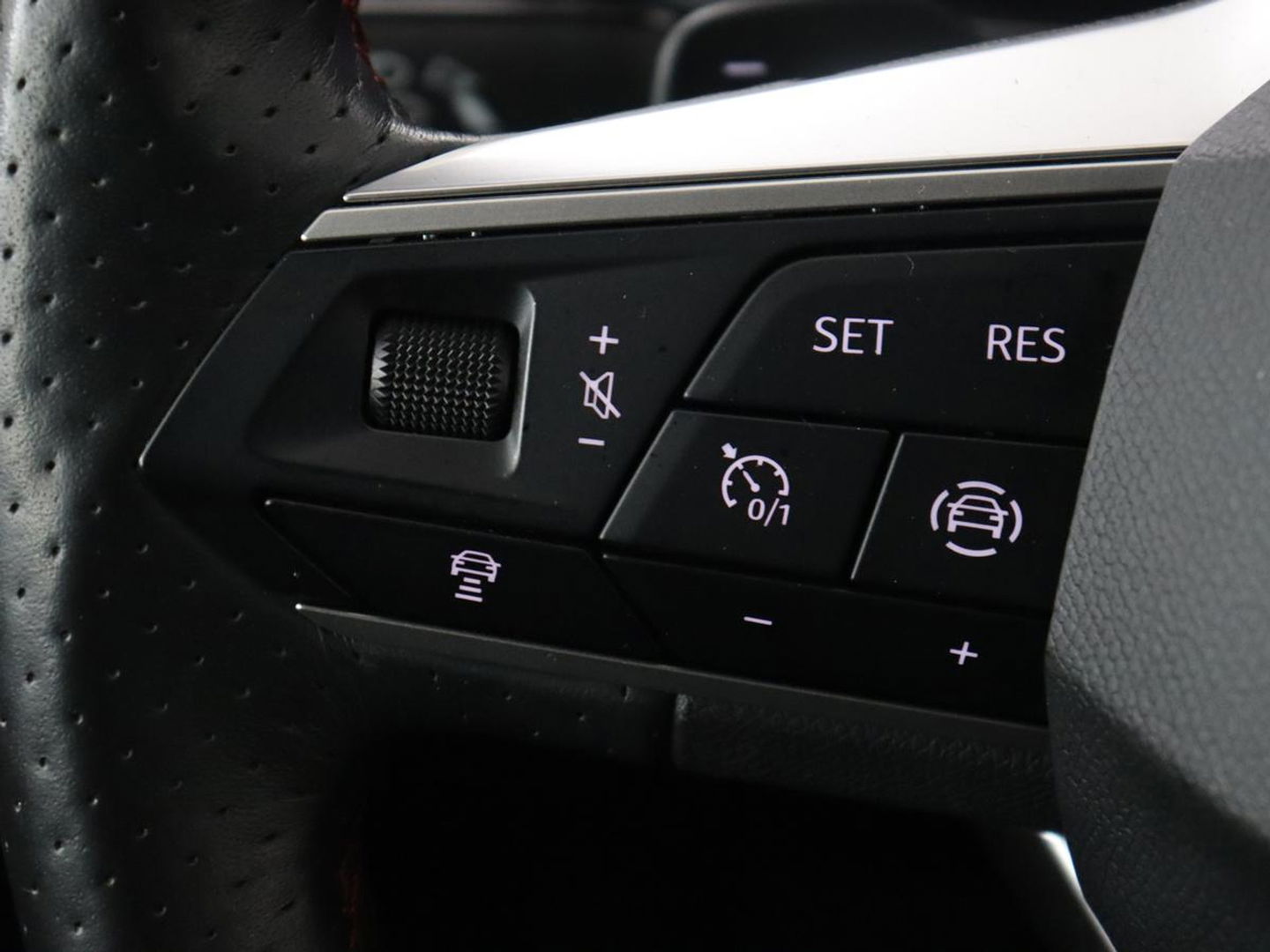 SEAT Leon 1.5 eTSI FR Intense | Stoelverwarming | Adaptive cruise | Camera | Carplay | Navigatie | Full LED | Keyless | Stuurverwarming | Climate control