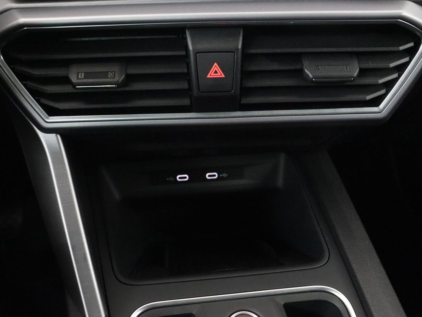 SEAT Leon 1.5 eTSI FR Intense | Stoelverwarming | Adaptive cruise | Camera | Carplay | Navigatie | Full LED | Keyless | Stuurverwarming | Climate control