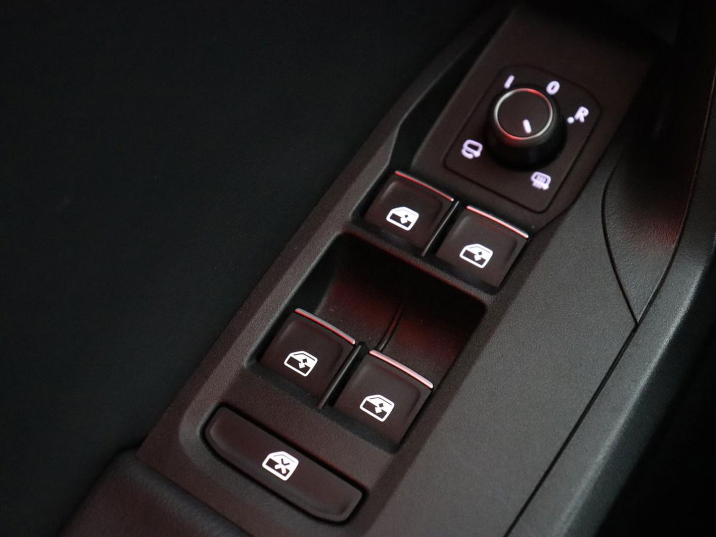 SEAT Leon 1.5 eTSI FR Intense | Stoelverwarming | Adaptive cruise | Camera | Carplay | Navigatie | Full LED | Keyless | Stuurverwarming | Climate control