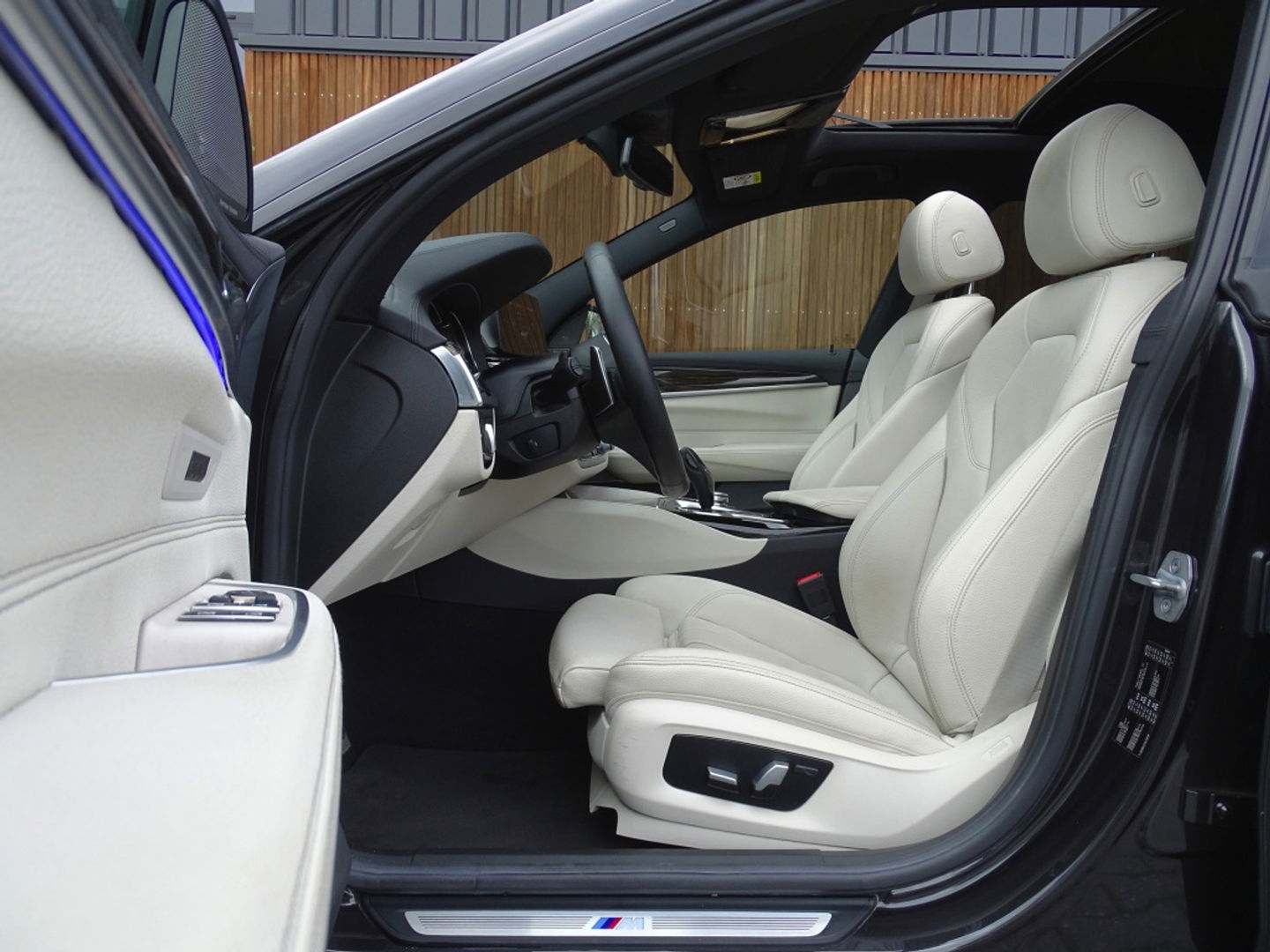 BMW 6 Serie Gran Turismo 640i 341PK / M-Sport / High Executive / Harman Kardon / LED