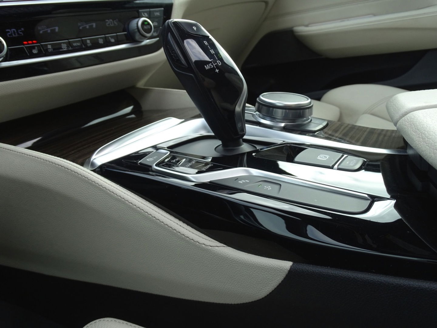 BMW 6 Serie Gran Turismo 640i 341PK / M-Sport / High Executive / Harman Kardon / LED