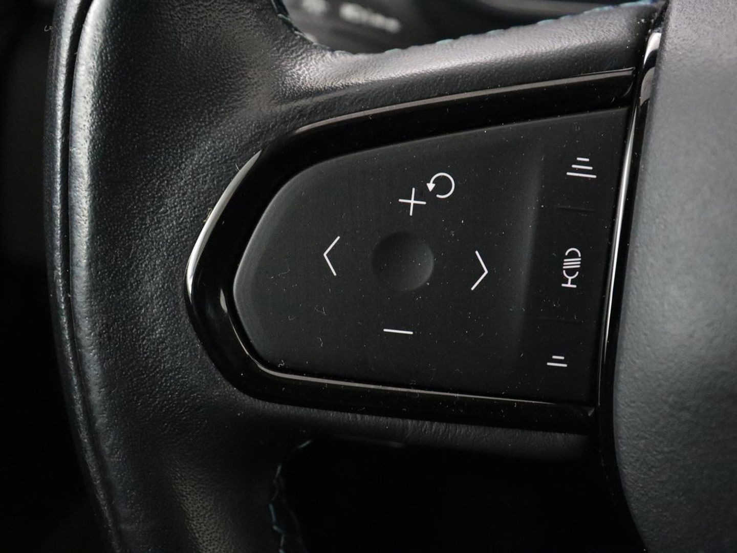 Lynk & Co 01 1.5 Plug In | Panoramadak | Infinity by Harman | Camera | Adaptive cruise | Stoelverwarming | Carplay | Memory | Full LED | PHEV