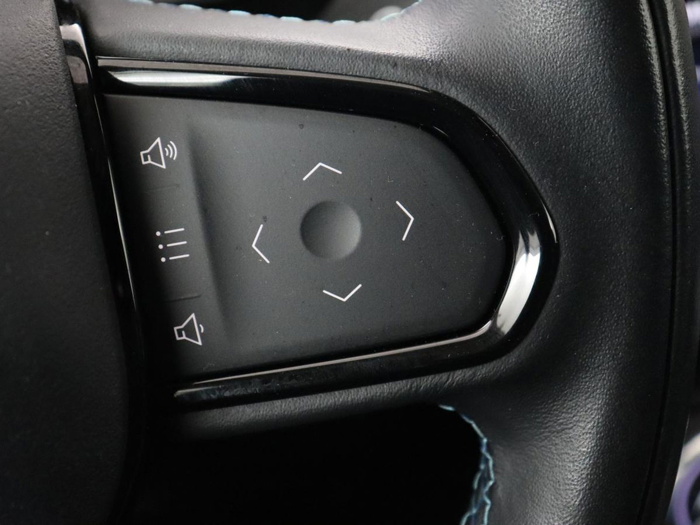 Lynk & Co 01 1.5 Plug In | Panoramadak | Infinity by Harman | Camera | Adaptive cruise | Stoelverwarming | Carplay | Memory | Full LED | PHEV