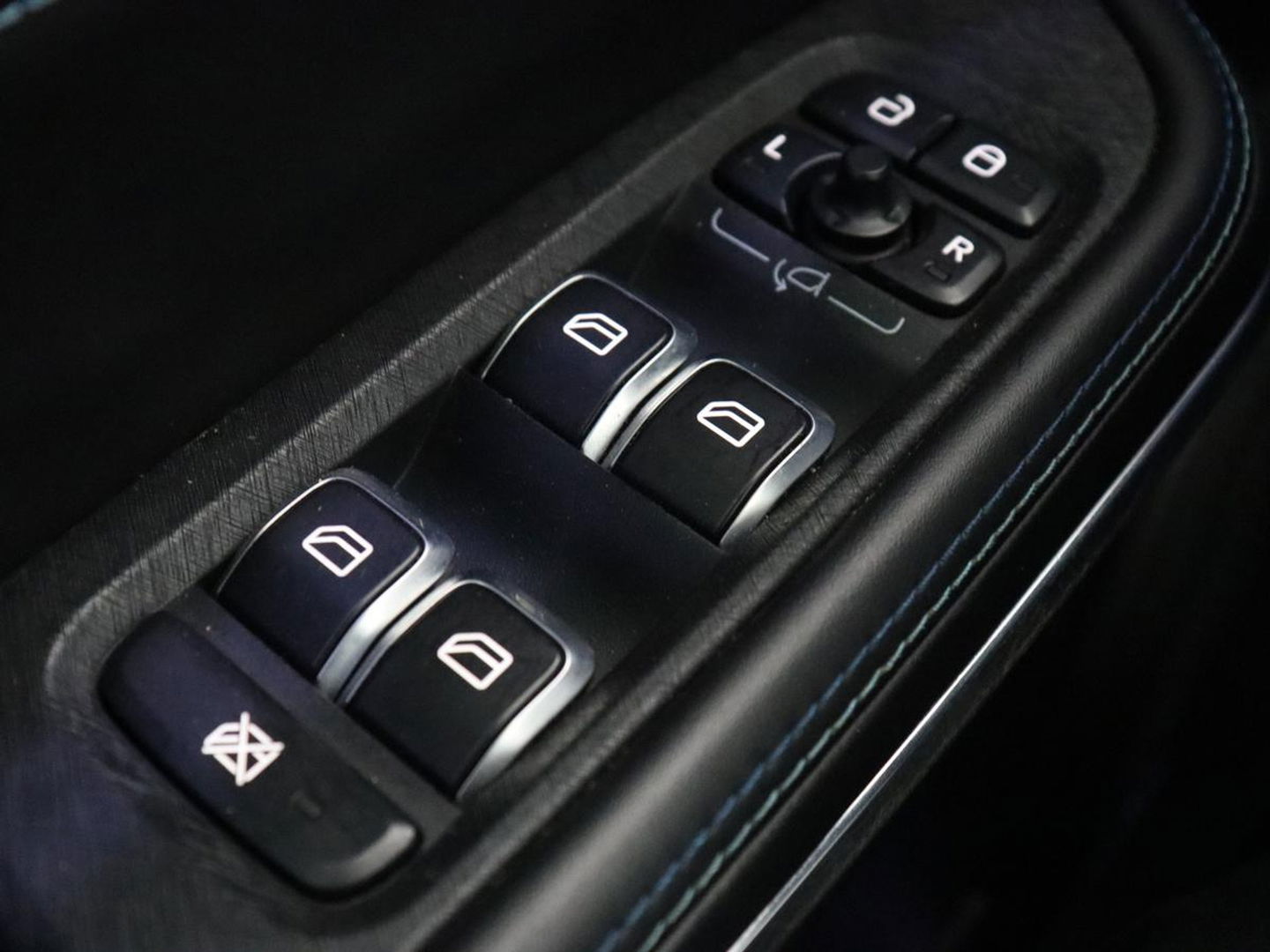 Lynk & Co 01 1.5 Plug In | Panoramadak | Infinity by Harman | Camera | Adaptive cruise | Stoelverwarming | Carplay | Memory | Full LED | PHEV