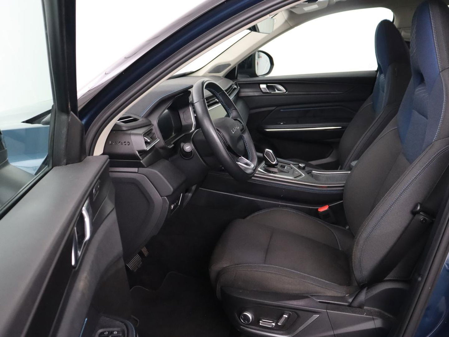 Lynk & Co 01 1.5 Plug In | Panoramadak | Infinity by Harman | Camera | Adaptive cruise | Stoelverwarming | Carplay | Memory | Full LED | PHEV