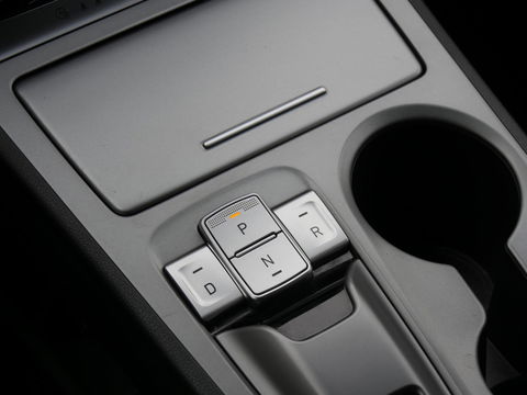 Hyundai KONA EV 64kWh PREMIUM/ LEER/ HEAD-UP/ BLINDSPOT/ KEYLESS/ SOH 100%