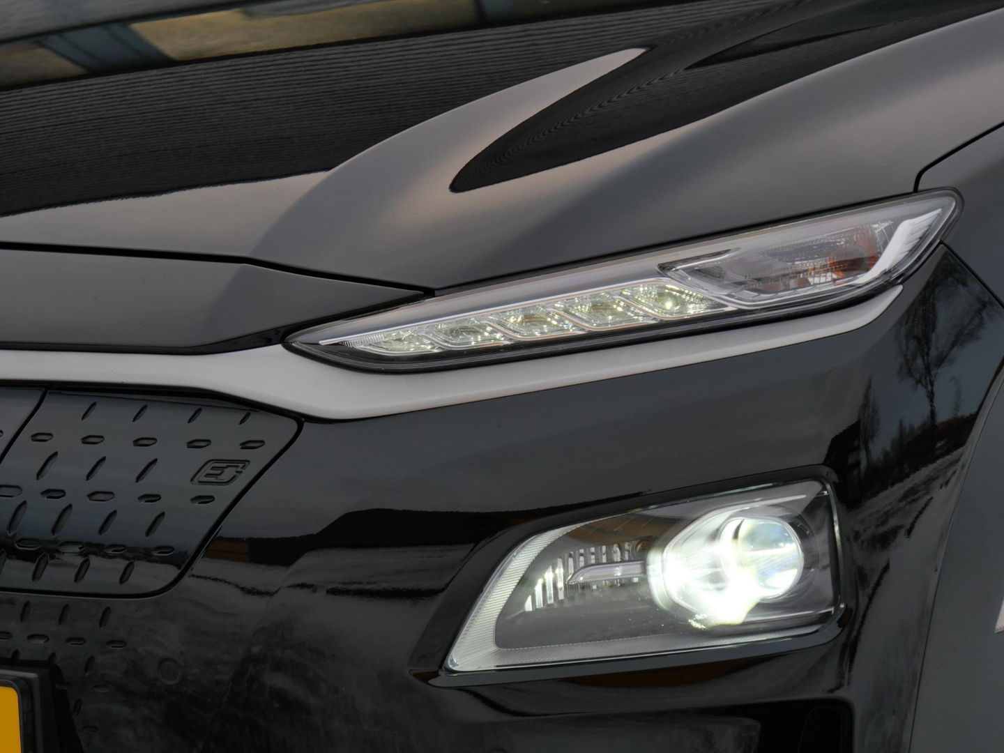 Hyundai KONA EV 64kWh PREMIUM/ LEER/ HEAD-UP/ BLINDSPOT/ KEYLESS/ SOH 100%