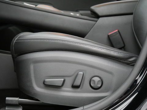 Hyundai KONA EV 64kWh PREMIUM/ LEER/ HEAD-UP/ BLINDSPOT/ KEYLESS/ SOH 100%