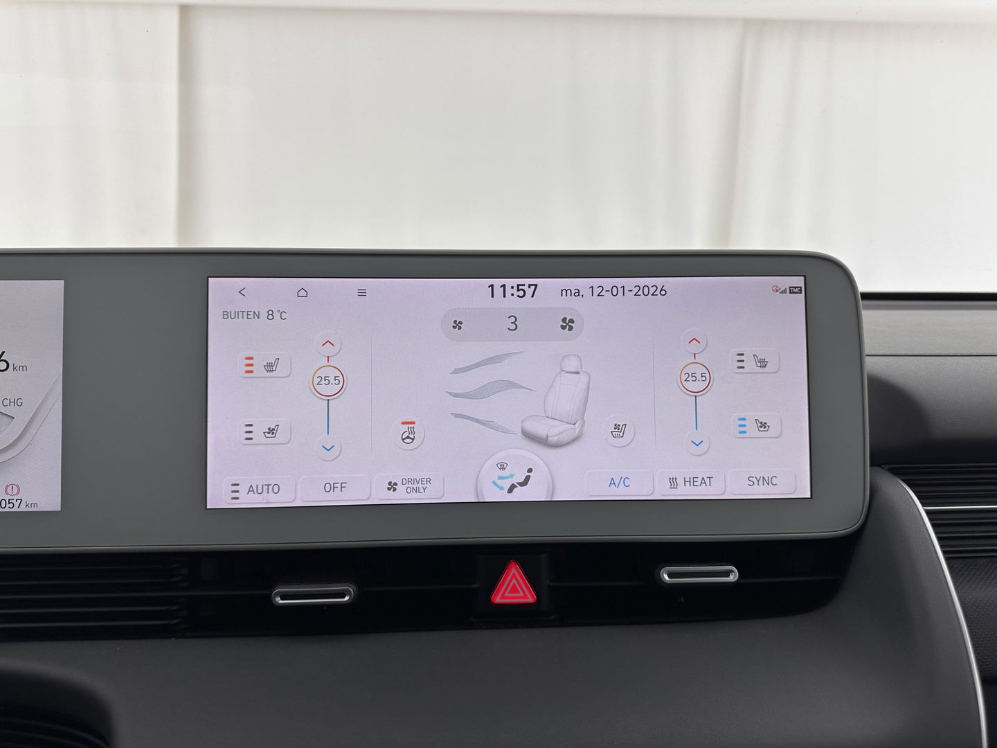 Hyundai IONIQ 5 Lounge 73kWh [ 3-Fase ] {SOH-98%} (INCL-BTW) Aut *HEAD-UP | HEATPUMP | LEATHER | PREMIUM-AUDIO | FULL-LED | ADAPTIVE-CRUISE | BLIND-SPOT | DIGI-COCKPIT | AMBIENT-LIGHT | DAB | SHIFT-PADDLES | HEAD-UP | NAVI-FULLMAP | KEYLESS