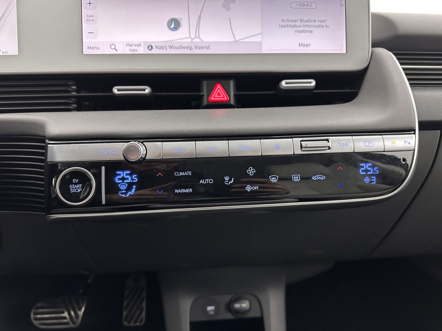 Hyundai IONIQ 5 Lounge 73kWh [ 3-Fase ] {SOH-98%} (INCL-BTW) Aut *HEAD-UP | HEATPUMP | LEATHER | PREMIUM-AUDIO | FULL-LED | ADAPTIVE-CRUISE | BLIND-SPOT | DIGI-COCKPIT | AMBIENT-LIGHT | DAB | SHIFT-PADDLES | HEAD-UP | NAVI-FULLMAP | KEYLESS