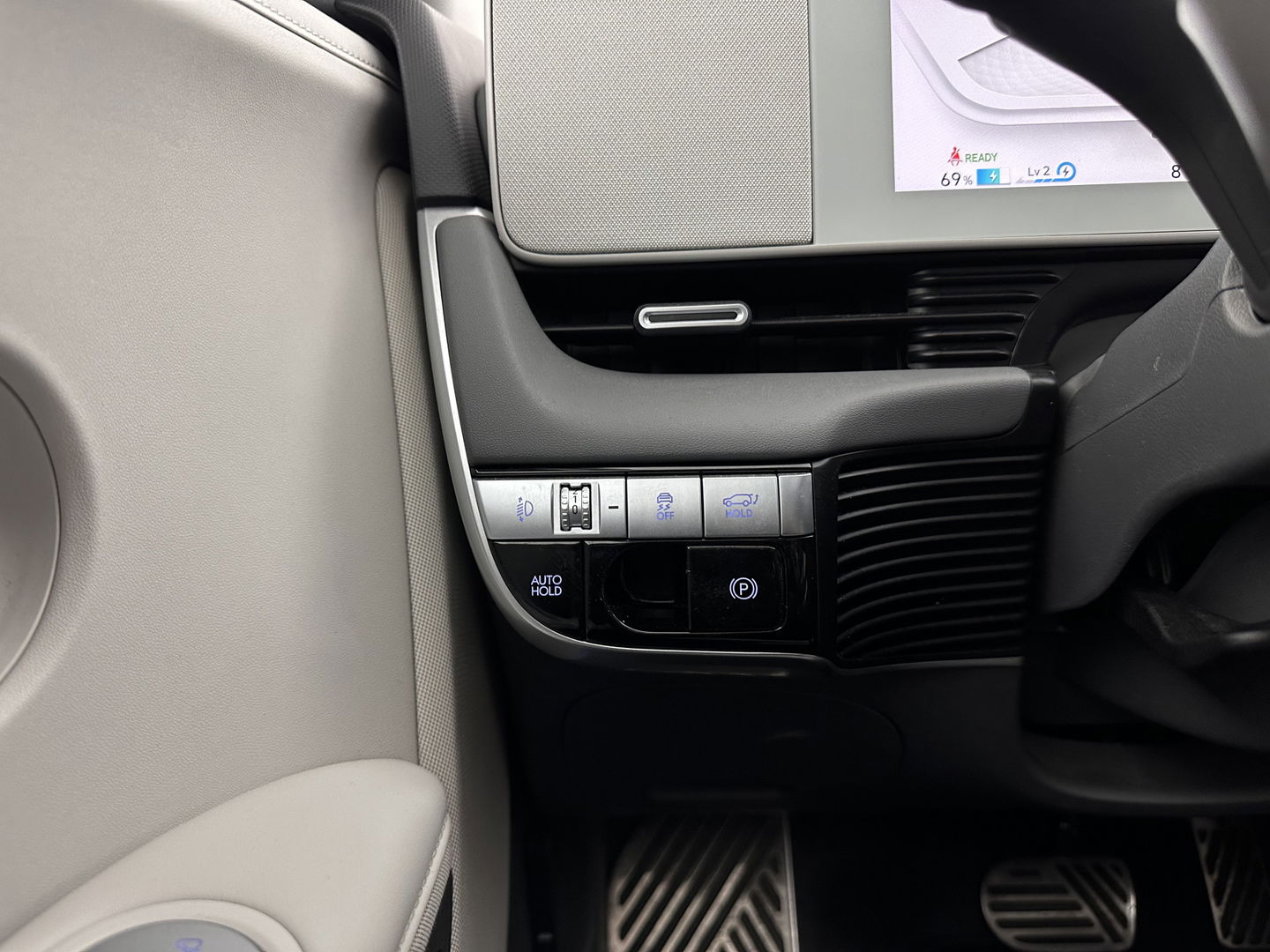 Hyundai IONIQ 5 Lounge 73kWh [ 3-Fase ] {SOH-98%} (INCL-BTW) Aut *HEAD-UP | HEATPUMP | LEATHER | PREMIUM-AUDIO | FULL-LED | ADAPTIVE-CRUISE | BLIND-SPOT | DIGI-COCKPIT | AMBIENT-LIGHT | DAB | SHIFT-PADDLES | HEAD-UP | NAVI-FULLMAP | KEYLESS