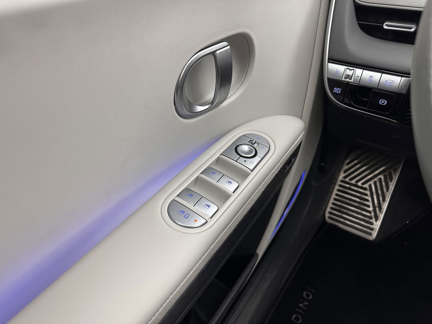 Hyundai IONIQ 5 Lounge 73kWh [ 3-Fase ] {SOH-98%} (INCL-BTW) Aut *HEAD-UP | HEATPUMP | LEATHER | PREMIUM-AUDIO | FULL-LED | ADAPTIVE-CRUISE | BLIND-SPOT | DIGI-COCKPIT | AMBIENT-LIGHT | DAB | SHIFT-PADDLES | HEAD-UP | NAVI-FULLMAP | KEYLESS