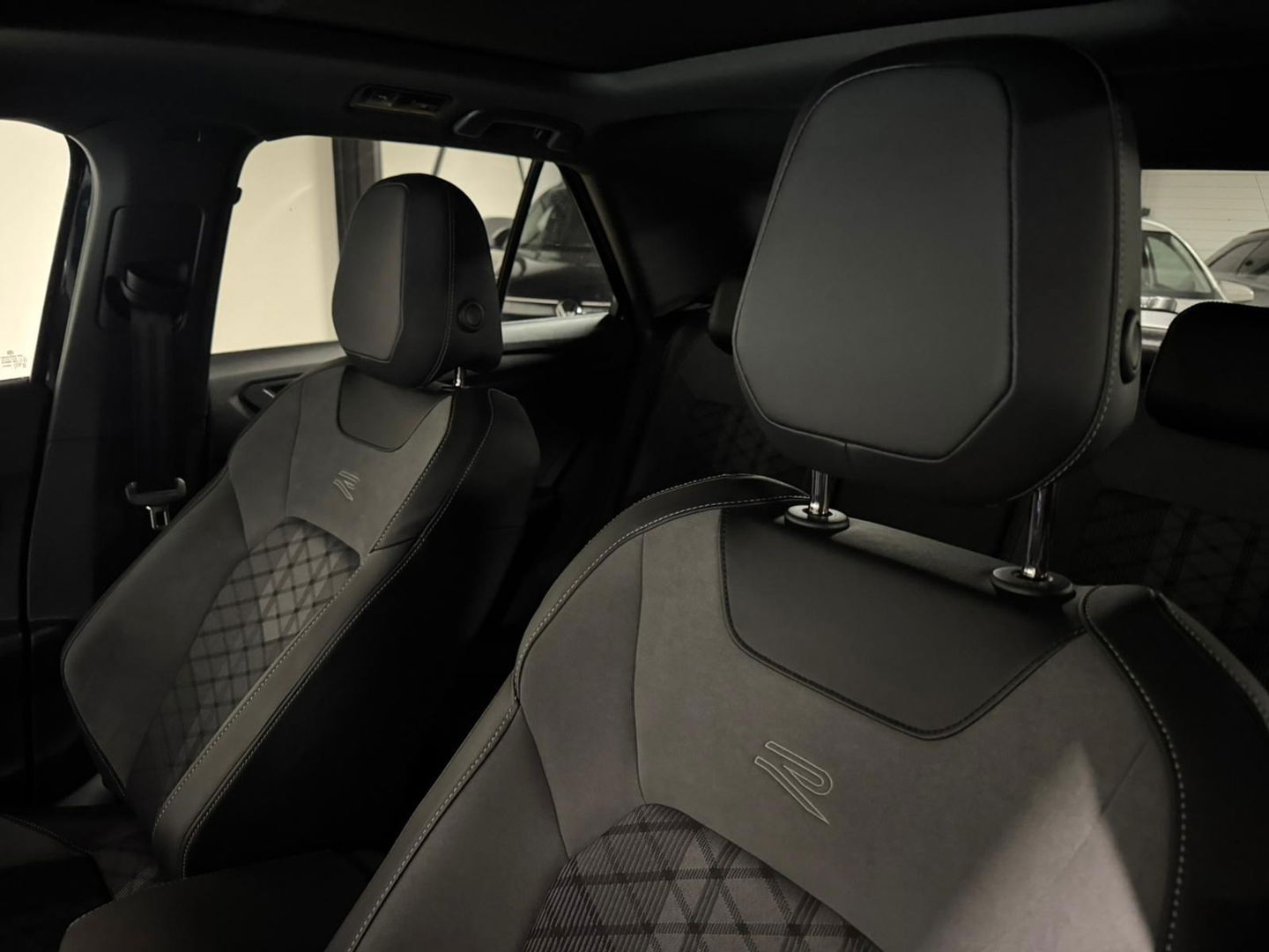 Volkswagen T-Roc 1.5 TSI R-Line Edition PANO KEYLESS CAM