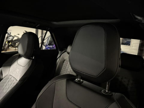 Volkswagen T-Roc 1.5 TSI R-Line Edition PANO KEYLESS CAM