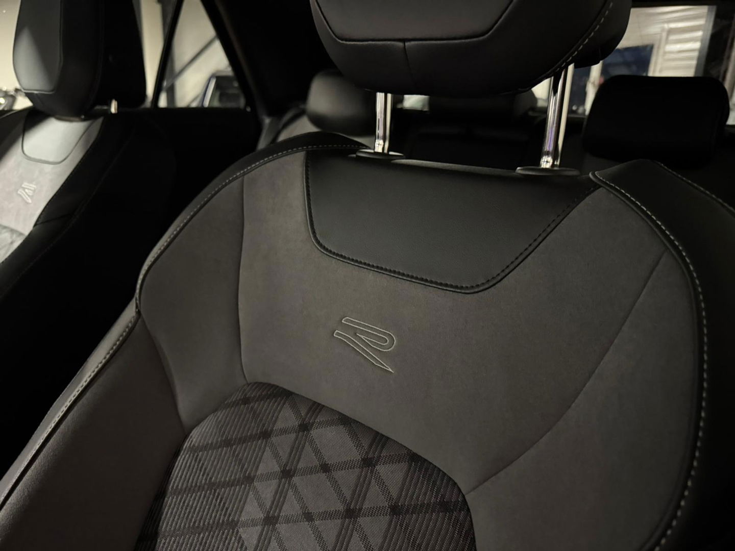 Volkswagen T-Roc 1.5 TSI R-Line Edition PANO KEYLESS CAM