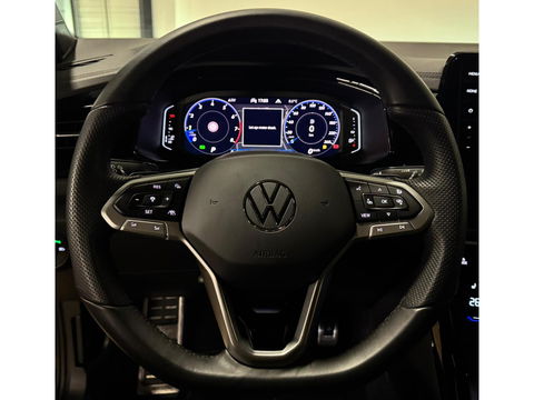 Volkswagen T-Roc 1.5 TSI R-Line Edition PANO KEYLESS CAM