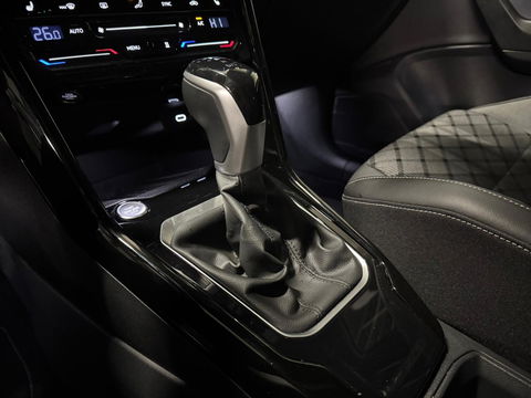 Volkswagen T-Roc 1.5 TSI R-Line Edition PANO KEYLESS CAM