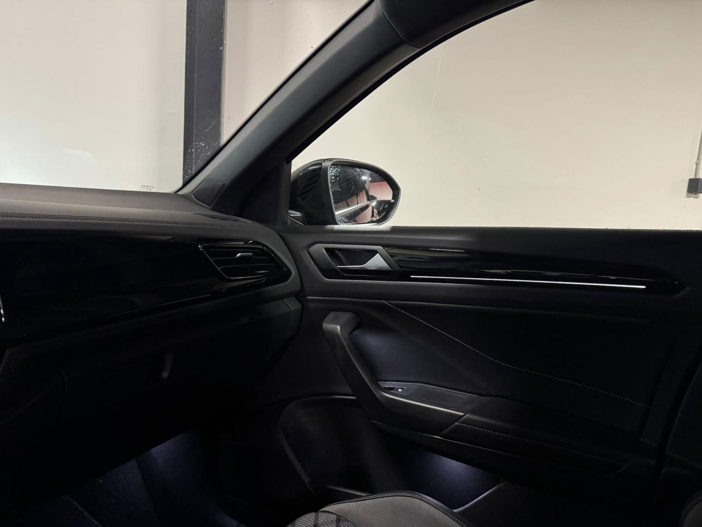 Volkswagen T-Roc 1.5 TSI R-Line Edition PANO KEYLESS CAM