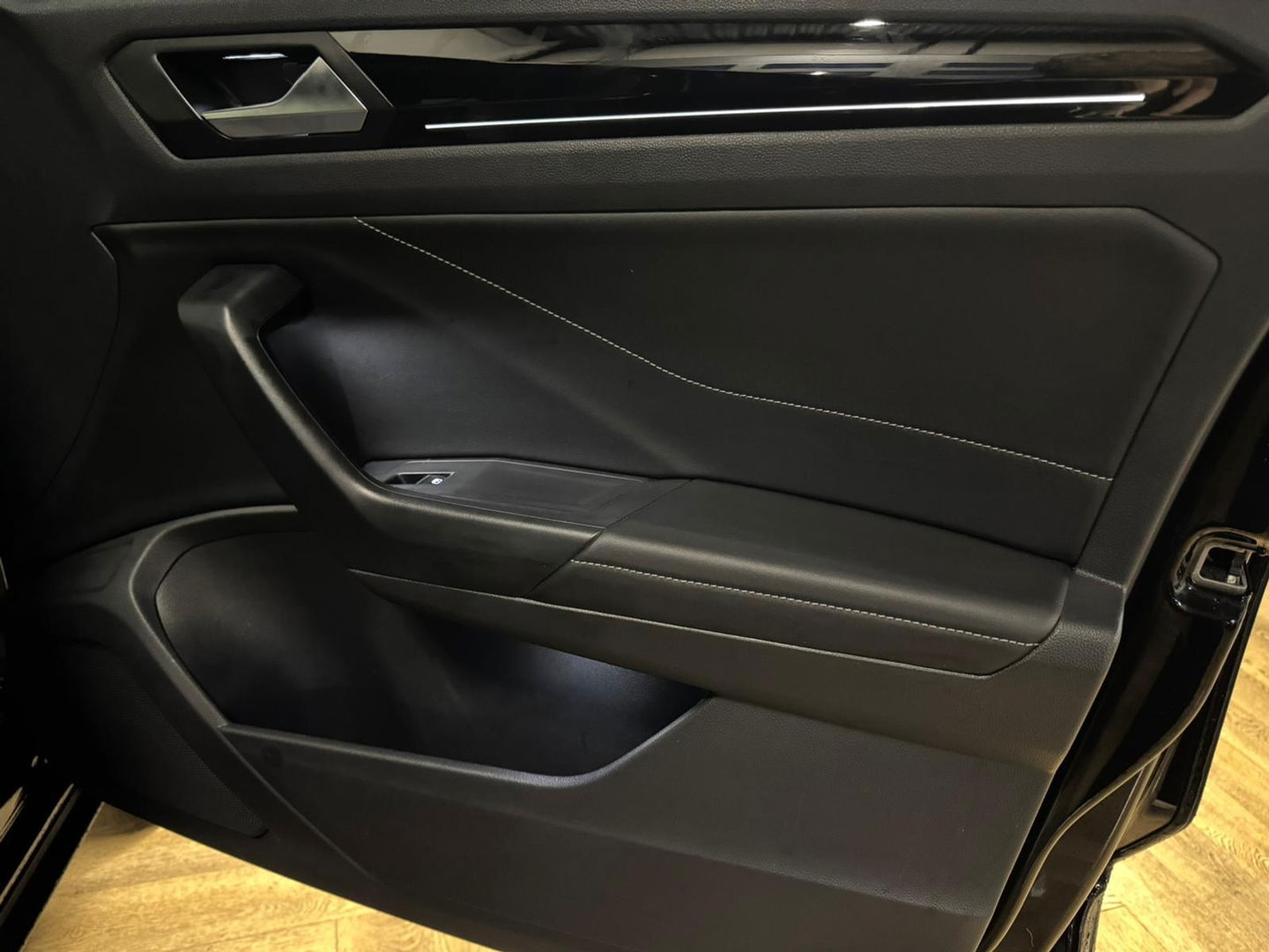 Volkswagen T-Roc 1.5 TSI R-Line Edition PANO KEYLESS CAM