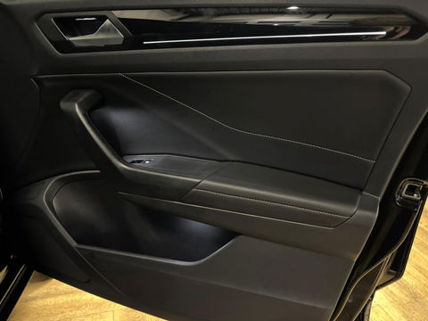 Volkswagen T-Roc 1.5 TSI R-Line Edition PANO KEYLESS CAM