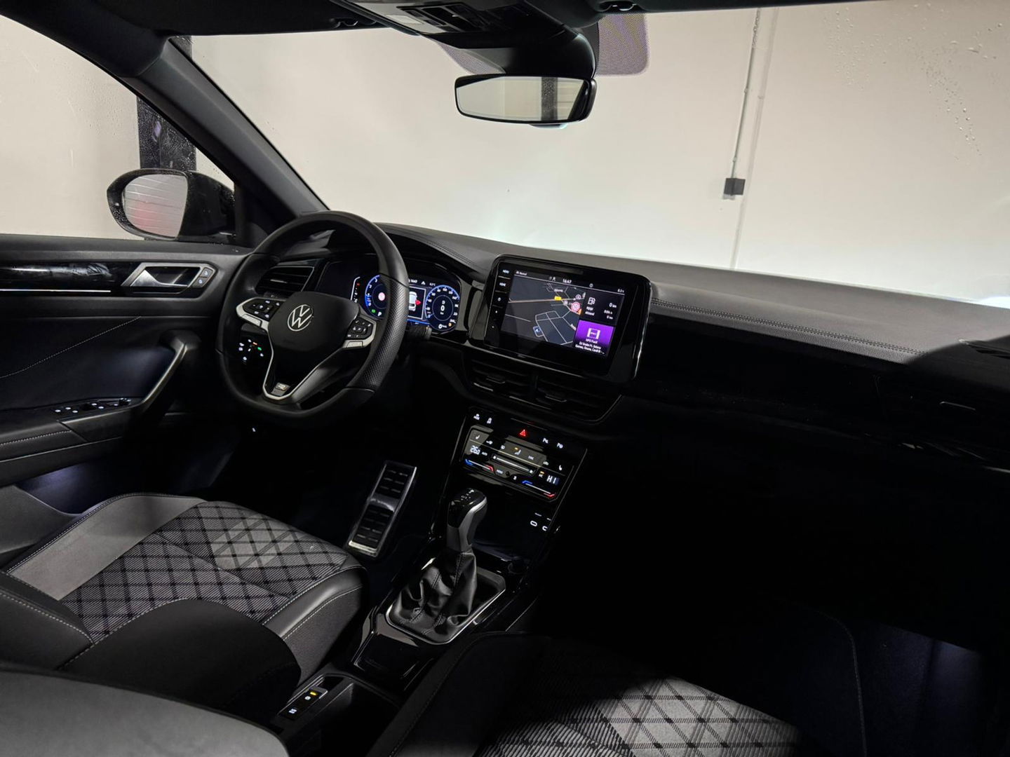 Volkswagen T-Roc 1.5 TSI R-Line Edition PANO KEYLESS CAM