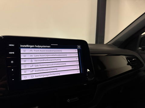 Volkswagen T-Roc 1.5 TSI R-Line Edition PANO KEYLESS CAM