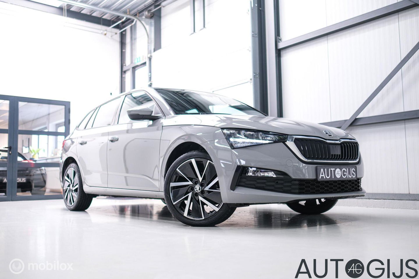 Škoda Scala 1.0 TSI Sport Business | Sportstoelen | Trekaak | NAP NL auto | LED | Adaptive cruise | Clima | Dealer oh | 17 inch | CarPlay |