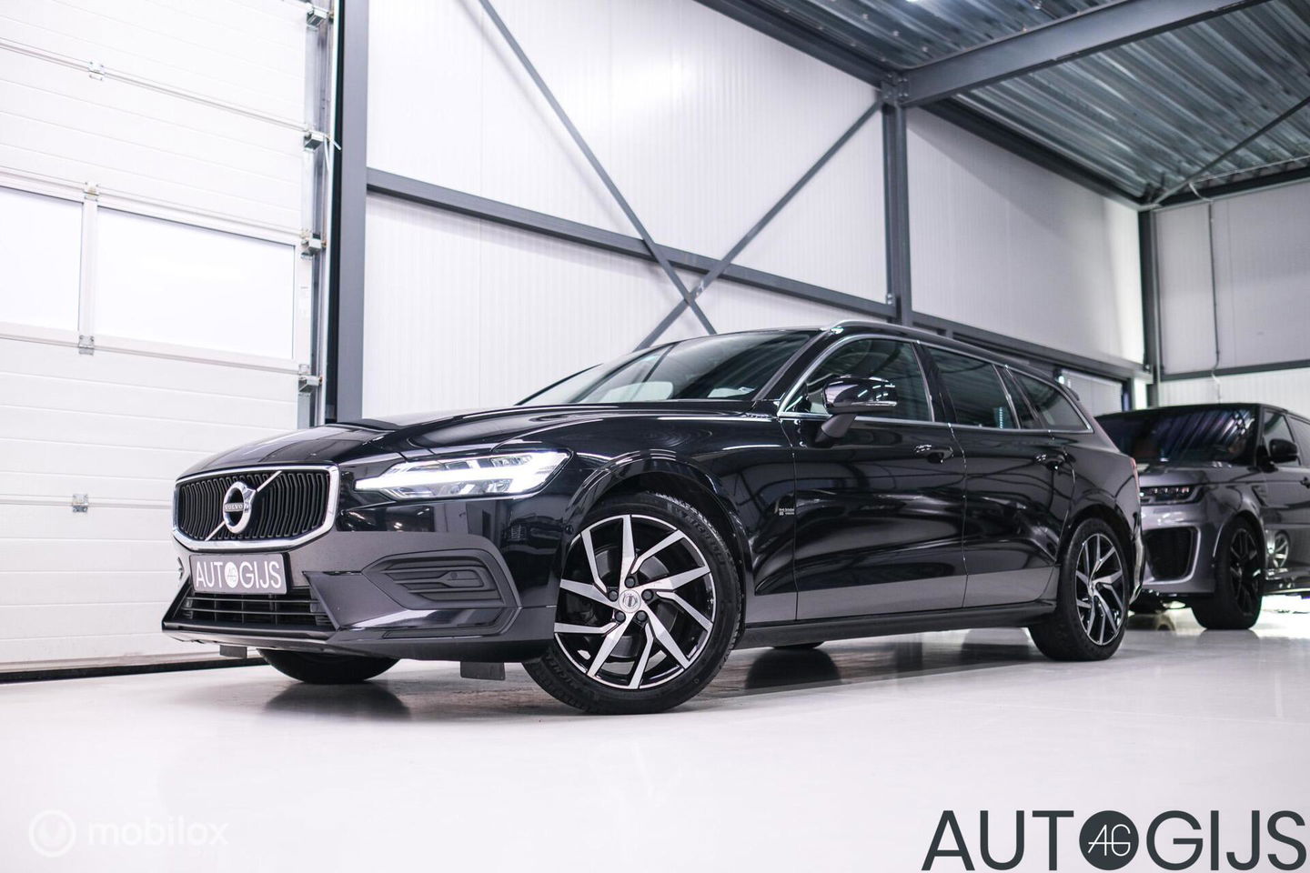 Volvo V60 2.0 T4 Momentum Pro | Trekhaak | 1e eig | Dealer onderhouden | Camera |