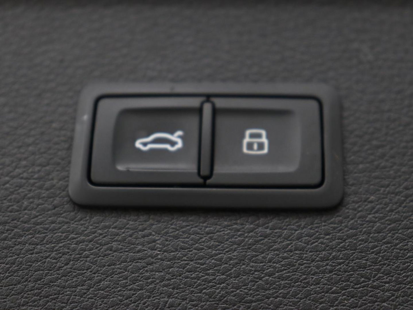 Audi Q5 55 TFSIe quattro S Line | Panoramadak | Adaptive cruise | 360 Camera | Virtual Cockpit | Half leder | Carplay | Full LED | Sportstoelen | Navigatie | PHEV | Plug In