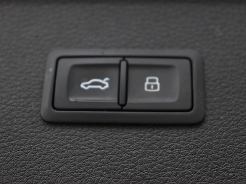 Audi Q5 55 TFSIe quattro S Line | Panoramadak | Adaptive cruise | 360 Camera | Virtual Cockpit | Half leder | Carplay | Full LED | Sportstoelen | Navigatie | PHEV | Plug In