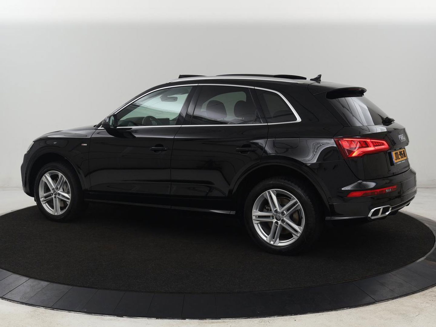 Audi Q5 55 TFSIe quattro S Line | Panoramadak | Adaptive cruise | 360 Camera | Virtual Cockpit | Half leder | Carplay | Full LED | Sportstoelen | Navigatie | PHEV | Plug In