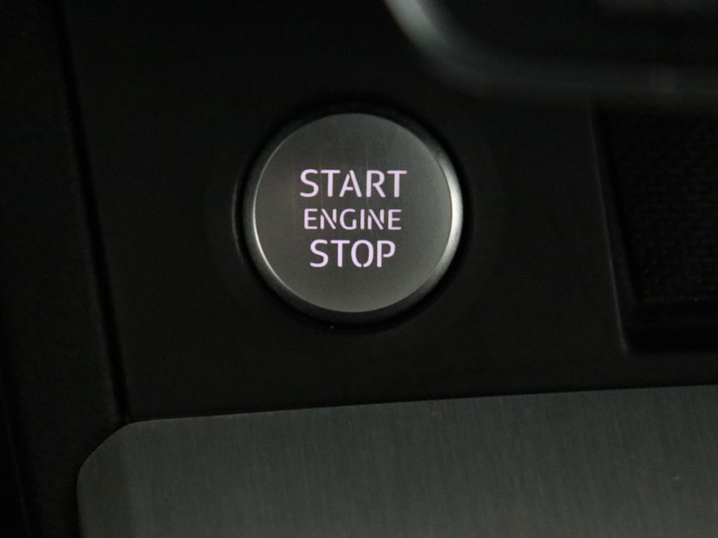 Audi Q5 55 TFSIe quattro S Line | Panoramadak | Adaptive cruise | 360 Camera | Virtual Cockpit | Half leder | Carplay | Full LED | Sportstoelen | Navigatie | PHEV | Plug In