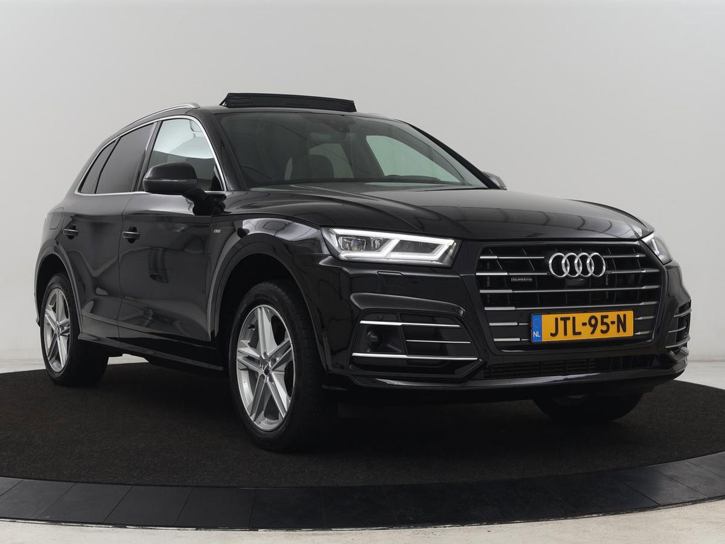 Audi Q5 55 TFSIe quattro S Line | Panoramadak | Adaptive cruise | 360 Camera | Virtual Cockpit | Half leder | Carplay | Full LED | Sportstoelen | Navigatie | PHEV | Plug In