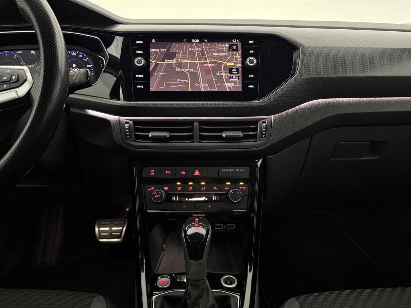 Volkswagen T-Cross 1.0 TSI R-line | Camera | Virtual | Adap. Cruise | Trekh. | Carplay | Keyless | NAP