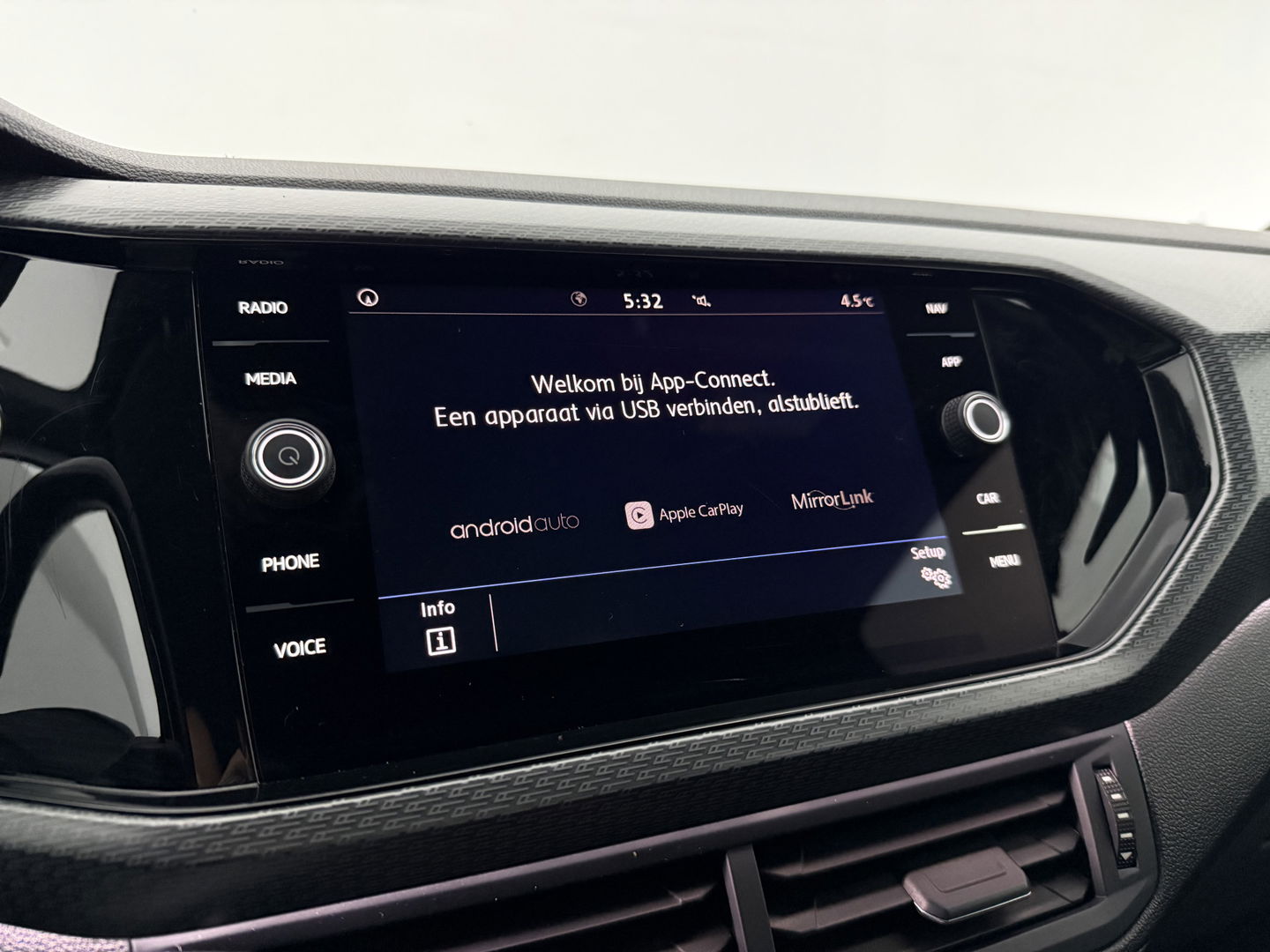 Volkswagen T-Cross 1.0 TSI R-line | Camera | Virtual | Adap. Cruise | Trekh. | Carplay | Keyless | NAP