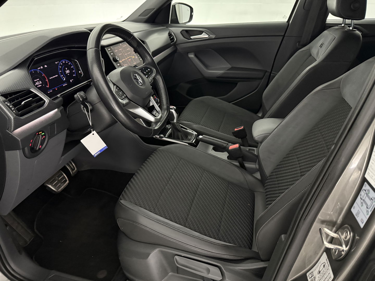 Volkswagen T-Cross 1.0 TSI R-line | Camera | Virtual | Adap. Cruise | Trekh. | Carplay | Keyless | NAP