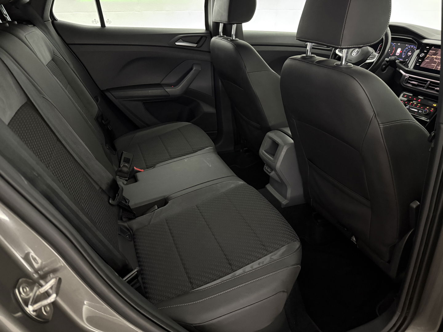 Volkswagen T-Cross 1.0 TSI R-line | Camera | Virtual | Adap. Cruise | Trekh. | Carplay | Keyless | NAP